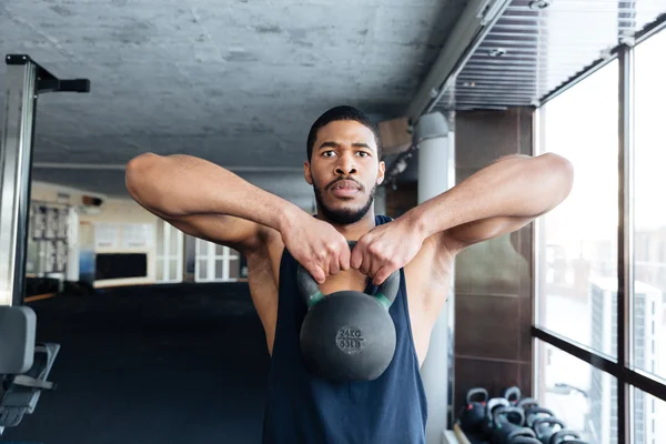 Healthy fitness man doing workout using kettlebell — Stock Photo, Image