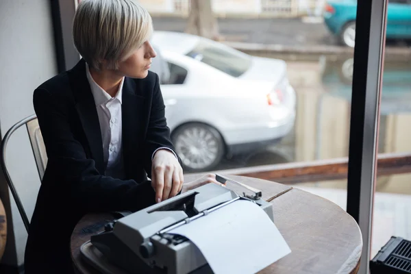 Blonde girl sitting in cafe — Stock Photo, Image