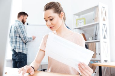 Belgelerle çalışma ve Office bilgisayarda yazarak işkadını