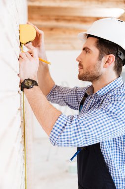 Yakın çekim portre bir şey sarı türü ile ölçme Oluşturucu