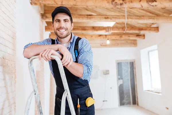 Builder smilling and holding pc tablet in his hands — Stock Photo, Image