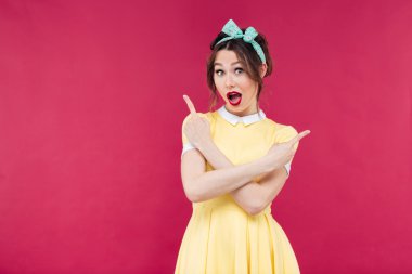 Sol ve sağ görür görmez işaret sürpriz pinup kız