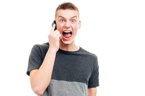 Angry casual man talking on the phone — Stock Photo, Image
