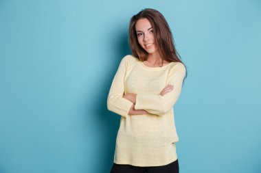 güzel bir kadın kolları ile poz geçti