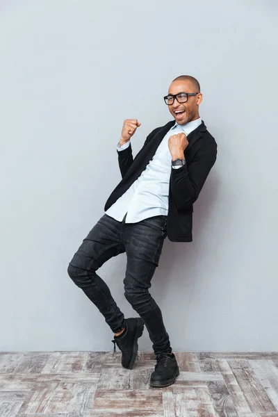 Cheeful african american young man celebrating success — Stock Photo, Image