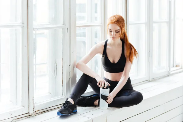 Girl resting after hard workout at the gym — Stock Photo, Image