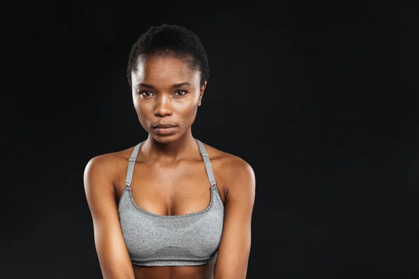 Retrato de beleza de mulher afro-americana fitness com pele perfeita — Fotografia de Stock