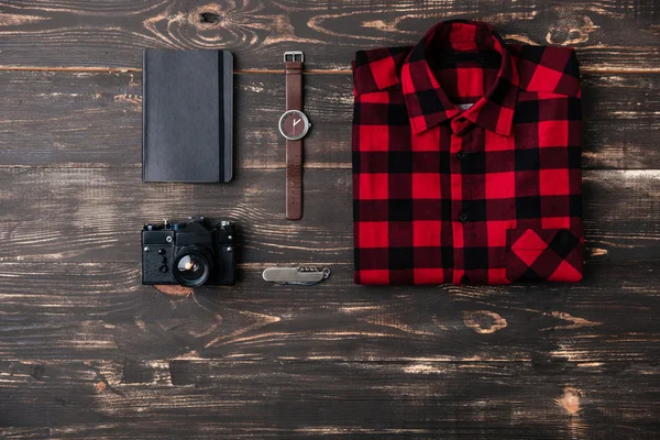 Concepto de viaje - prendas de vestir y accesorios para hombres —  Fotos de Stock