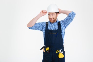 Genel olarak mutlu sakallı genç Builder'da ve kask portre