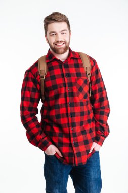 Casual adam kameraya bakan gülümseyen