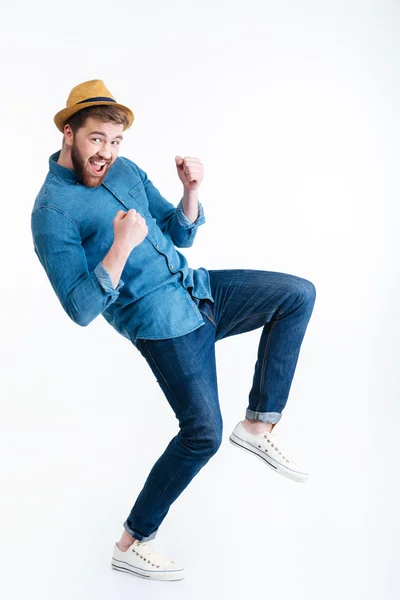 Casual guapo hombre bailando sobre fondo blanco — Foto de Stock