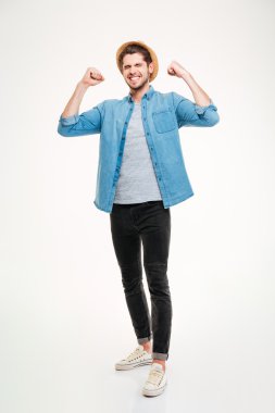 Gülümseyen ve kaldırdı silah tutmak neşeli genç siyah adam