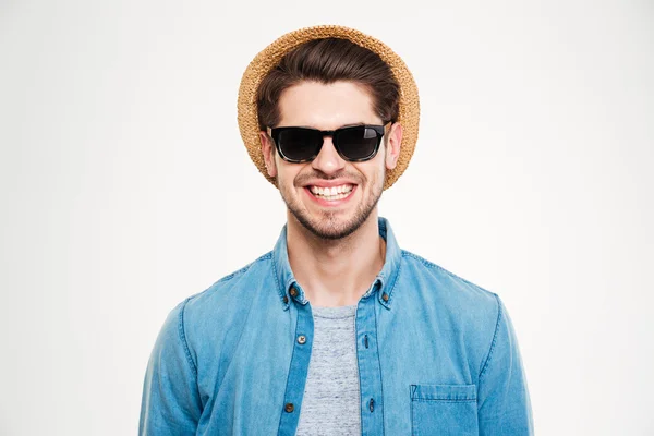 Closeup of cheerful young man in hat and sunglasses — Stock Photo, Image