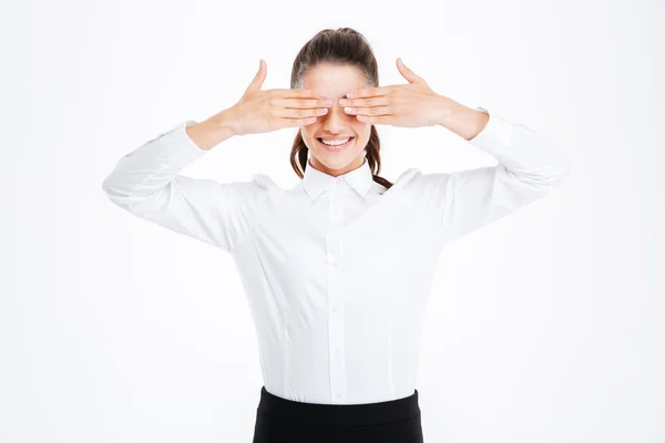 Empresária cobrindo seus olhos sobre fundo branco — Fotografia de Stock