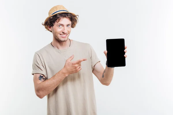 一个快乐的人手指在平板电脑的肖像 — 图库照片