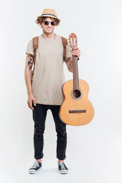 Handsome young man in sunglasses playing on the guitar — Stock Photo, Image