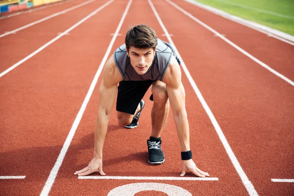 Portret van de sporter klaar om te draaien — Stockfoto