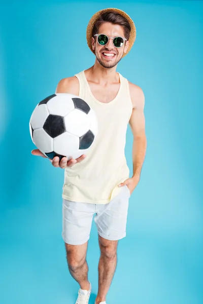 Joven alegre dándote una pelota de fútbol — Foto de Stock