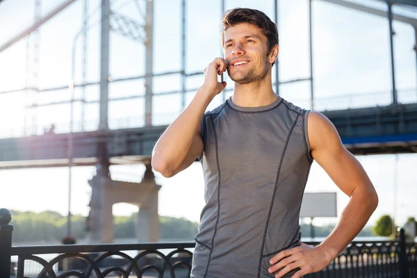 Young man in sports uniform talking on the mobile phone — Φωτογραφία Αρχείου