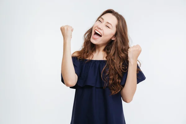 Mujer feliz y exitosa con las manos levantadas gritando y celebrando el éxito —  Fotos de Stock