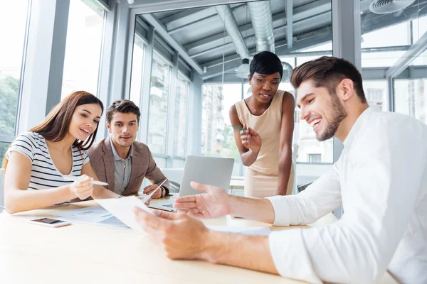 Group of colleagues discussing ideas and planning work in office — Stock Photo, Image