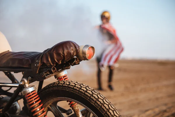オートバイのホイールと懐中電灯のクローズ アップ — ストック写真