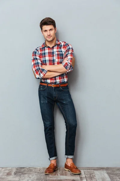 Full length portrait of a happy man with arms folded — Stock Photo, Image
