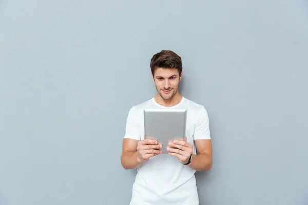 Happy casual man using tablet computer — Stock Photo, Image