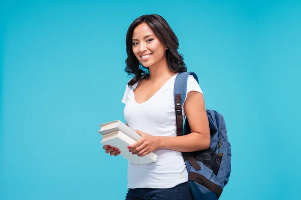 Sorrindo jovem asiático estudante menina de pé com livros — Fotografia de Stock