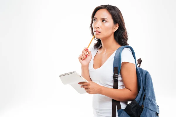 Pensive cute wietnamski nastolatek trzyma notebooka annd myślenia o czymś — Zdjęcie stockowe