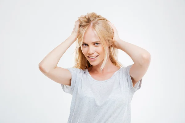 Retrato de mujer joven hermosa feliz con el pelo rubio —  Fotos de Stock