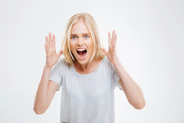 Schreiende junge schöne Mädchen, die in die Kamera schauen — Stockfoto