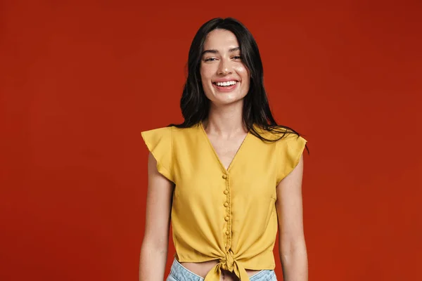 Beeld Van Jonge Gelukkige Vrouw Glimlachen Kijken Naar Camera Geïsoleerd — Stockfoto