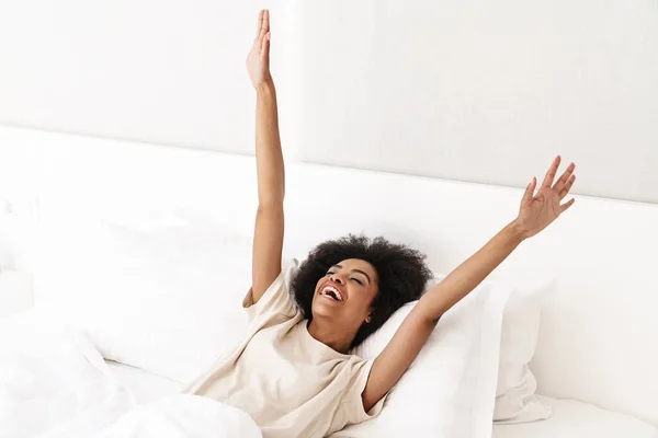 Beautiful Young African Woman Lying Bed Stretching Her Arms — Stock Photo, Image