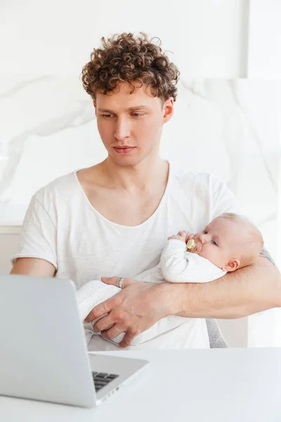 Attractive Young Father Working Laptop Computer While Sitting Table Home — Stock Photo, Image