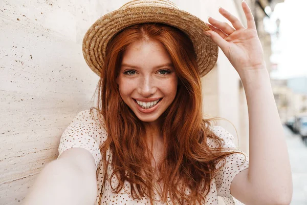 Image Joyful Ginger Girl Straw Hat Smiling While Taking Selfie — Stock Photo, Image