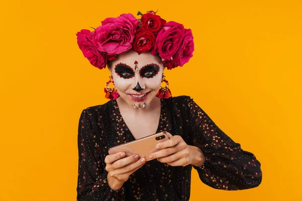 Spännande Flicka Halloween Makeup Spela Online Spel Mobiltelefon Isolerad Över — Stockfoto