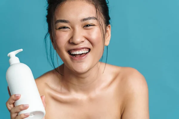 Szépség Portré Egy Mosolygós Topless Fiatal Ázsiai Pózol Miközben Áll — Stock Fotó