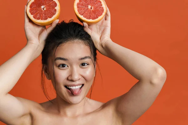 Beleza Retrato Alegre Topless Jovem Asiático Mulher Posando Enquanto Isolado — Fotografia de Stock