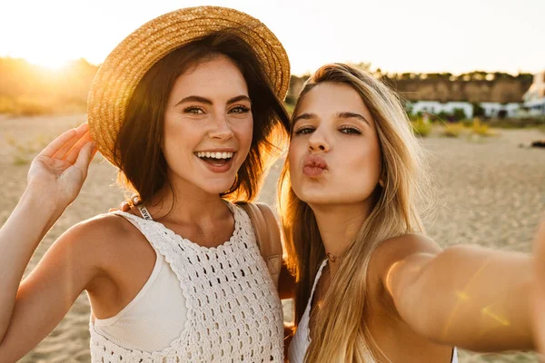 Two Young Caucasian Happy Women Smiling Taking Selfie Photo While — Stock Photo, Image