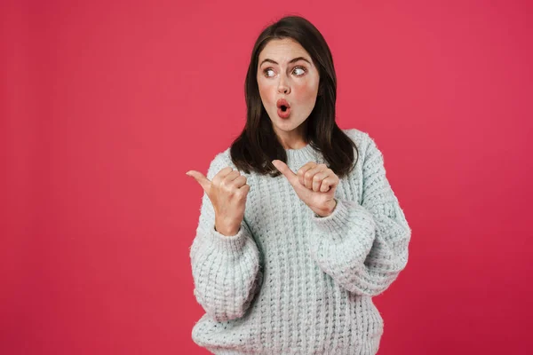 Imagen Impactada Hermosa Chica Señalando Los Dedos Lado Aislado Sobre —  Fotos de Stock