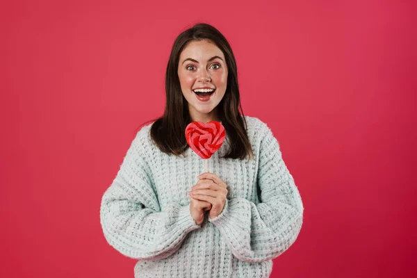 Imagen Chica Morena Emocionada Sonriendo Mientras Posa Con Piruleta Aislada —  Fotos de Stock