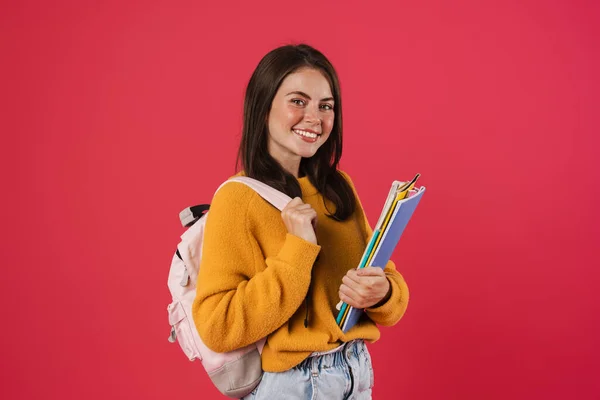 Obraz Szczęśliwy Piękny Student Dziewczyna Pozowanie Zeszyty Ćwiczeń Izolowane Różowym — Zdjęcie stockowe