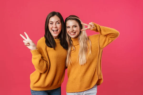 Image Joyful Beautiful Women Hugging Gesturing Peace Sign Isolated Pink — Stock Photo, Image