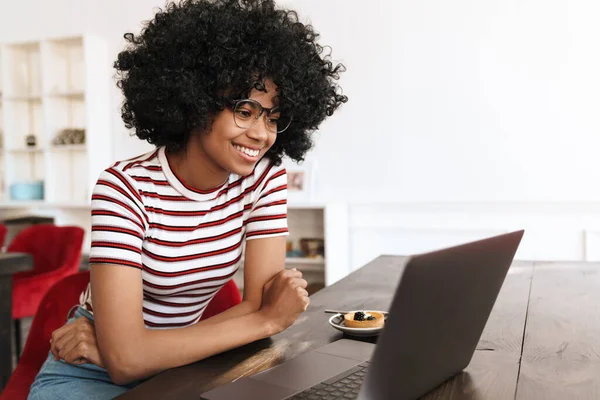 Smiling African American Student Girl Doing Homework Laptop While Drinking — Stock Photo, Image