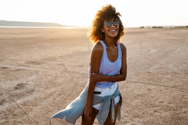 Image Cheerful African American Woman Smiling While Walking Desert — Stock Photo, Image