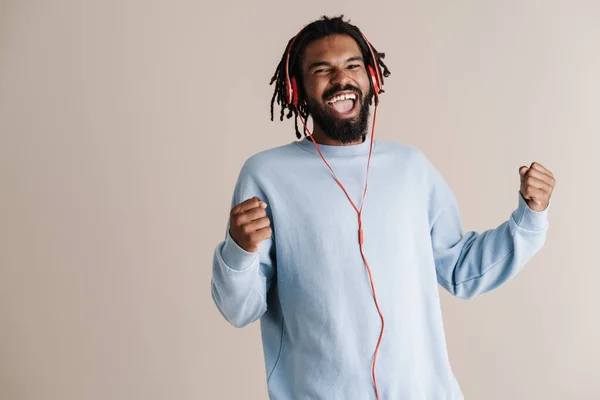 Allegro Ragazzo Africano Americano Cuffia Ridere Della Fotocamera Isolata Sfondo — Foto Stock