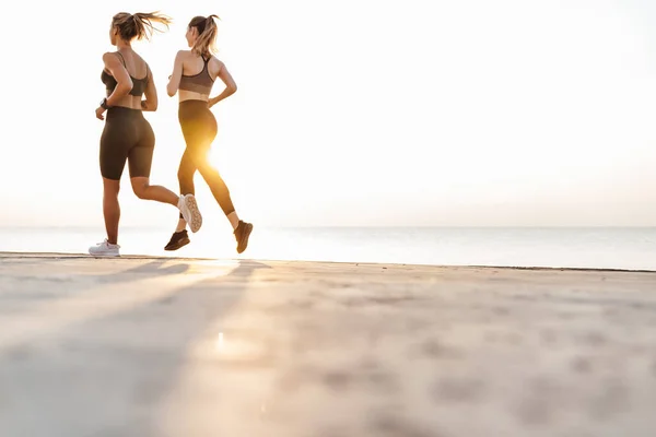 Increíble Fuerte Joven Fitness Deportes Mujeres Amigos Corriendo Aire Libre — Foto de Stock