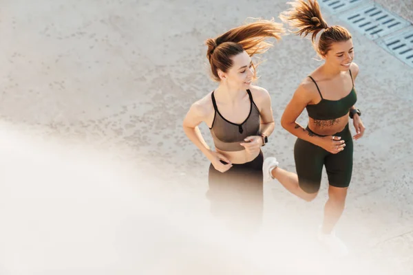 Increíble Hermosa Joven Fitness Deportes Mujeres Amigos Corriendo Aire Libre — Foto de Stock