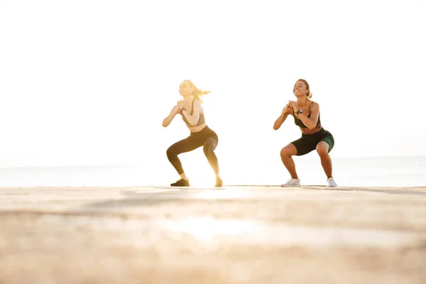 Bild Von Jungen Erstaunlichen Fitness Sport Frauen Freunde Freien Machen — Stockfoto